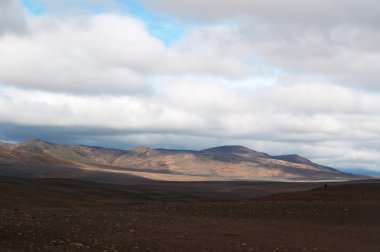İzlanda: dağlar ve bulutlar ile İzlanda manzara panoramik manzaralı