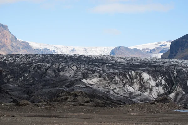 Islande, Europe : vue aérienne du Skaftafellsjokull, le glacier Skaftafell, une langue de glacier jaillissant de Vatnajokull, la plus grande calotte glaciaire d'Islande, dans une réserve naturelle à Oraefi, dans le parc national Vatnajokull — Photo