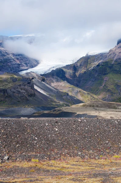 Islande, Europe : vue aérienne du Skaftafellsjokull, le glacier Skaftafell, une langue de glacier jaillissant de Vatnajokull, la plus grande calotte glaciaire d'Islande, dans une réserve naturelle à Oraefi, dans le parc national Vatnajokull — Photo