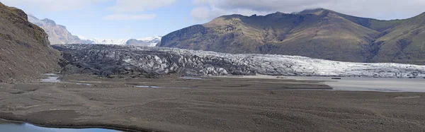 Islanda, Europa: veduta aerea dello Skaftafellsjokull, il ghiacciaio Skaftafell, una lingua ghiacciata che fuoriesce dal Vatnajokull, la più grande calotta glaciale dell'Islanda, all'interno di una riserva naturale a Oraefi, nel Parco Nazionale Vatnajokull — Foto Stock