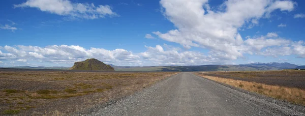 İzlanda, Avrupa: rota 1, çevre yolu, ulusal yol (1.332 kilometre) adanın etrafında çalışan ve ülkenin ikamet parçaları ve ana turistik çoğu bağlanan görülen nefes kesen peyzaj — Stok fotoğraf