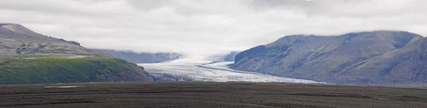 Islandia, Europa: widok z lotu ptaka Skaftafellsjokull, lodowiec Skaftafell, język lodowcowy, który zmobilizował się z Vatnajokull, największej pokrywy lodowej Islandii, w rezerwacie przyrody w Oraefi, w parku narodowym Vatnajokull — Zdjęcie stockowe