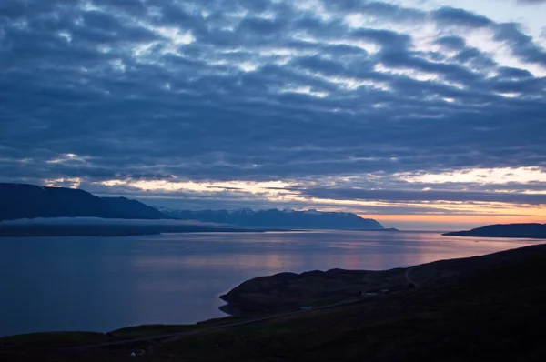 Ісландія: перегляд Myvatn озеро на заході сонця — стокове фото