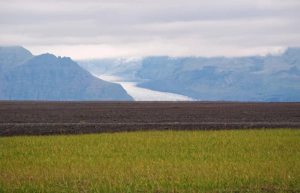 Island, Evropa: letecký pohled na Skaftafellsjokull, Skaftafell ledovec, horolezec, který se Odkolébat z Vatnajokullu, největšího ledovcové čapce v přírodní rezervaci v Oraefi, v národním parku Vatnajokull — Stock fotografie