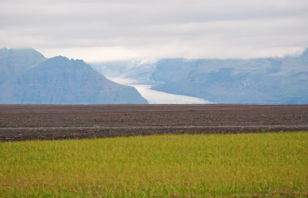 Island, Evropa: letecký pohled na Skaftafellsjokull, Skaftafell ledovec, horolezec, který se Odkolébat z Vatnajokullu, největšího ledovcové čapce v přírodní rezervaci v Oraefi, v národním parku Vatnajokull — Stock fotografie