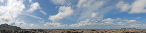 Island: landskap med lava fält i Reykjanes halvön — Stockfoto