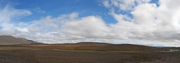 Island, Europa: hisnande landskap sett från Route 1, ringvägen, riksväg (1 332 kilo meter) springa runt ön och ansluta de flesta av de bebodda delarna av landet och de största turist attraktionerna — Stockfoto
