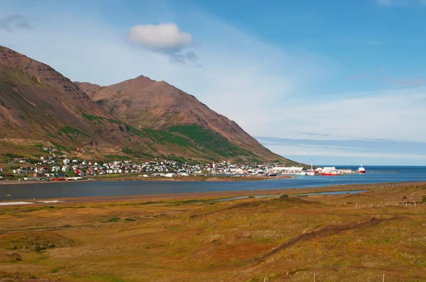 Iceland, Europe: aerial view of the fjord and the skyline of Siglufjordur, a small fishing town in a narrow fjord with the same name on the northern coast of the island, the setting for Dark Iceland, detective series by Ragnar Jonasson — Stock Photo, Image