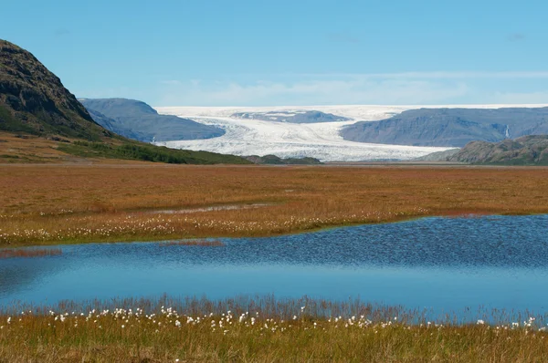 Island, Europa: Flygfoto av Skaftafellsjokull, Skaftafell Glacier, en glaciär tungan sprutar ut från Vatnajokull, den största istäcken på Island, inom ett naturreservat i Oraefi, i Vatnajokull nationalpark — Stockfoto