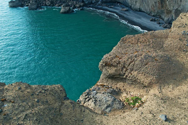 Islandia, Europa: vista aérea de la playa negra de Reynisfjara, clasificada en 1991 como una de las diez playas no tropicales más bellas del mundo, cerca de Vik i Myrdal, el pueblo más al sur de Islandia — Foto de Stock