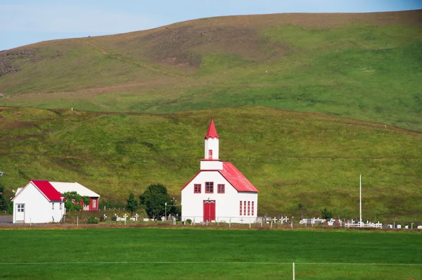 Iceland, Europe: view of Reyniskirkja, the little church located high on a hill in the town of Vik i Myrdal, the southernmost village of the island along the Ring Road — Stock Photo, Image