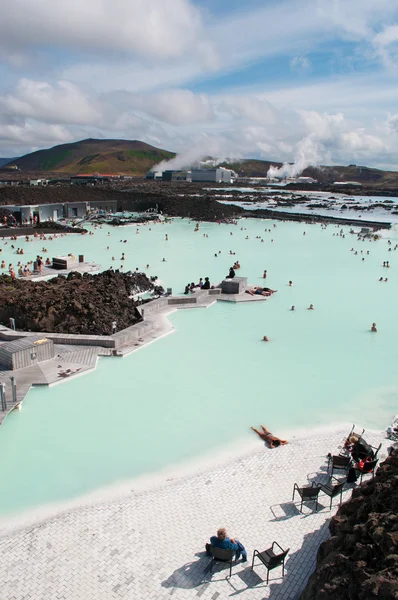 Islande, Europe : vue aérienne de la lagune bleue à couper le souffle, célèbre spa géothermique dans un champ de lave à Grindavik, dans la péninsule de Reykjanes, l'une des attractions les plus visitées en Islande — Photo