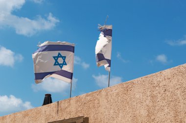 Tel Aviv, İsrail, Ortadoğu: 28 Ekim 1948, beş ay sonra İsrail devletinin kurulması kabul edilen İsrail, iki dalgalanan bayrağı