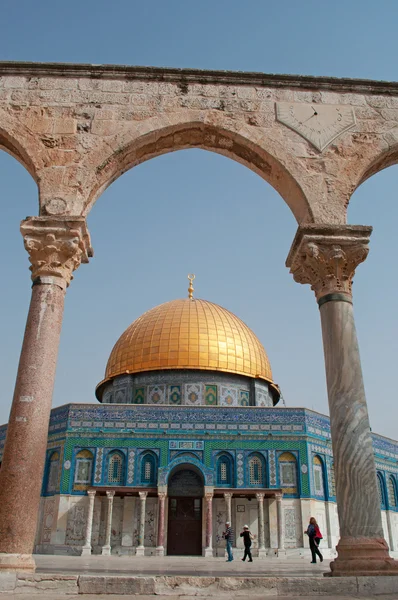 Israele: veduta della Cupola della Roccia sul Monte del Tempio nella Città Vecchia di Gerusalemme — Foto Stock