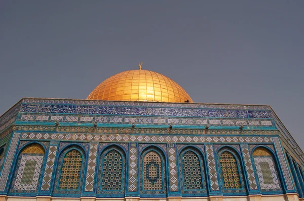 Ізраїль: вид на купол скелі на Храмовій горі в Старому місті Єрусалима — стокове фото