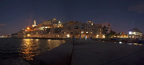 Tel Aviv, Izrael, Közel-Kelet: éjszakai skyline a Jaffák port kilátással a régi város, a Tel Aviv-Yafo legrégebbi része, és egyike a legősibb kikötő város Izraelben, és a skyline a Tel-Aviv, a háttérben — Stock Fotó