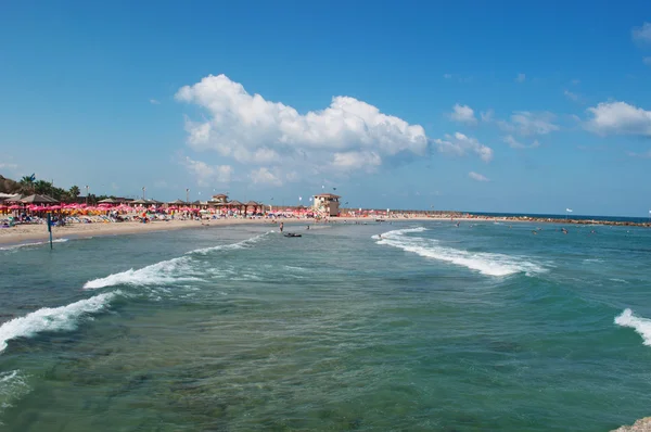 Tel Aviv, Israel, Middle East: panoramic view of the Mediterranean Sea and Metzitzim Beach, a family friendly bay and beach near the Tel Aviv Port named after a 1972 comedy film — Stock Photo, Image