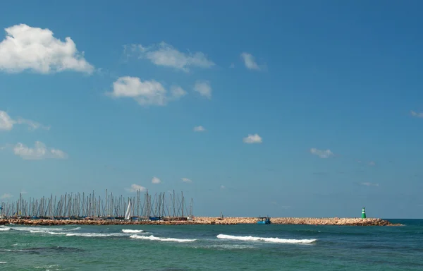 Tel Aviv, Israel, Middle East: panoramic view of the Tel Aviv seafront, with the Mediterranean Sea and a beach near the Tel Aviv Port — Stock Photo, Image