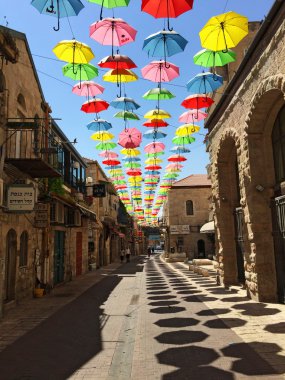 Kudüs: renkli şemsiyeler Yoel Moshe Solomon Street
