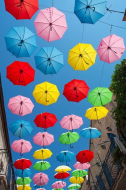 Kudüs: renkli şemsiyeler Yoel Moshe Solomon Street