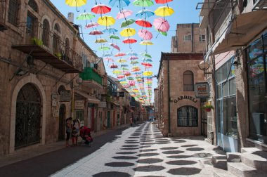 Kudüs: renkli şemsiyeler Yoel Moshe Solomon Street