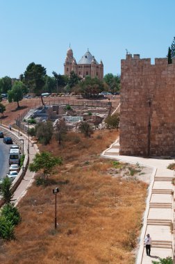 Kudüs: Duvarlardan görülen Dormition Abbey 