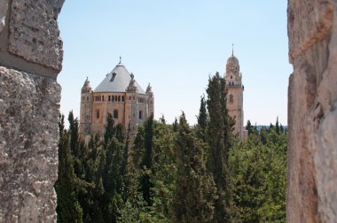 Kudüs: Duvarlardan görülen Dormition Abbey 