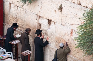 Kudüs: Western duvara dua Yahudiler 