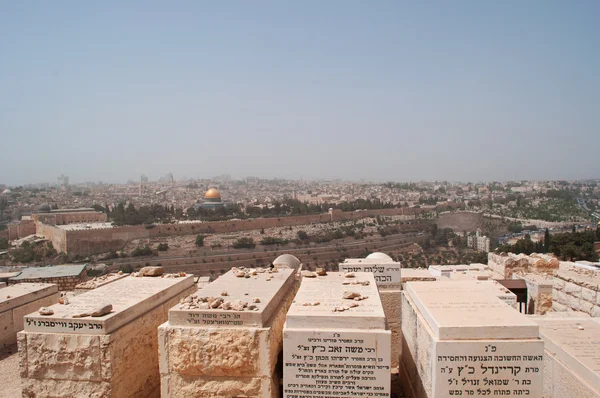 Kudüs, zeytin Dağı: manzarası, Yahudi Mezarlığı, en eski Kudüs'te ve kaya bir kum fırtınası sırasında kubbe — Stok fotoğraf