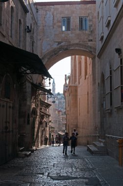 Kudüs: çocuk altında Ecce Homo arch yayılımı 