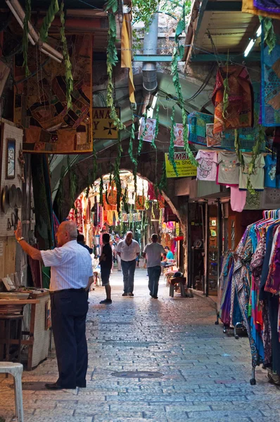 Jerusalén: gente en los callejones de la Ciudad Vieja — Foto de Stock