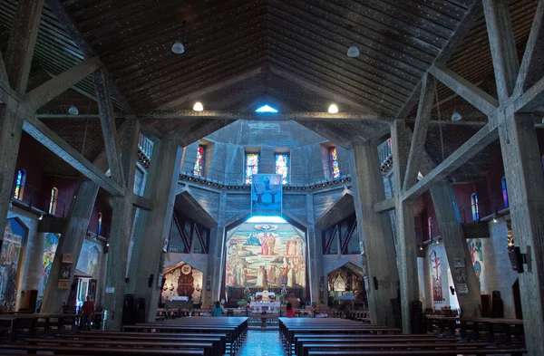 Nazaré, Israel, Oriente Médio: os interiores da Igreja da Anunciação, construída em 1969 sobre o lugar acreditado onde o anjo Gabriel anunciou o nascimento de Jesus a Maria — Fotografia de Stock