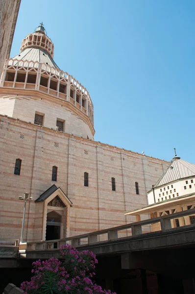 Nazareth, Israel, Middle East: the Church of the Annunciation, built in 1969 over the believed place where angel Gabriel announced Jesus's birth to Mary — Stock Photo, Image