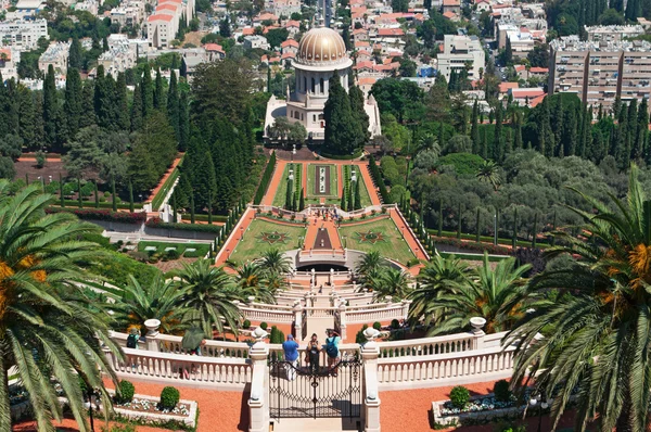 Haifa, Izrael: pohled z mauzolea Bab a zahrad Bahai — Stock fotografie