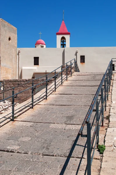 Israël : une rampe et le clocher de l'église Saint-Jean à Acre — Photo