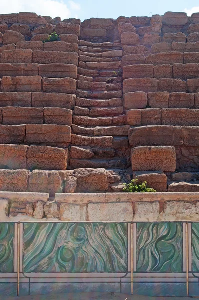 Izrael, Środkowy Wschód: kamiennymi ławkami w stadionu Caesarea park narodowy, zbudowany za czasów Heroda i używany jako Stadion i Hipodrom hipopotam — Zdjęcie stockowe