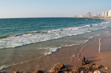 Tel Aviv, İsrail, Ortadoğu: Yafa'nın plaj Müslüman bir aile, Tel Aviv Yafa en eski parçası olan Yahudilerle Tel Aviv manzarası içinde belgili tanımlık geçmiş görünümünü Arap toplumu yaşıyor içinde