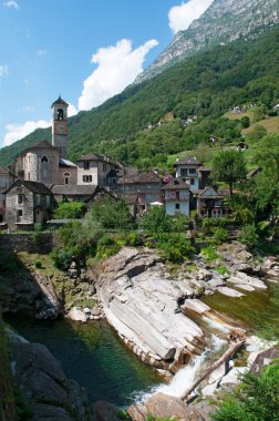 İsviçre: görünümünü Lavertezzo eski köy melekler Saint Mary Kilisesi ile 