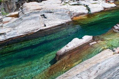 Lavertezzo, İsviçre: ayrıntılarını kayalar ve Verzasca River canyon