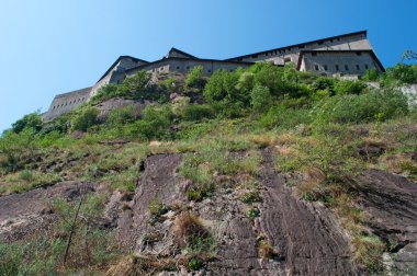 Bard, Aosta Vadisi (Valle d'Aosta), İtalya, Avrupa: Fort Bard, Savoy House tarafından 19. yüzyılda inşa ünlü bir müstahkem kompleks görünümünü film için 2015 yılında konumu olarak Ultron Avengers yaş kullanılan
