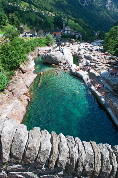 Switzerland: the Verzasca River seen from the Bridge of the Jumps — Stock Photo, Image