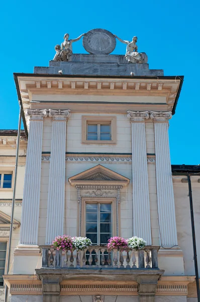 Aosta, Itálie: podrobnosti o hotelu de Ville, radnice města — Stock fotografie