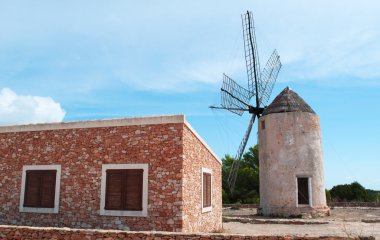 Formentera, Balear Adaları, İspanya: Moli Vell de La Mola görünümünü, 1778 yılında, en iyi inşa edilmiş eski bir rüzgar türbini adanın korunmuş.