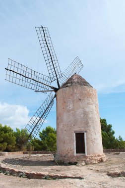 Formentera, Balear Adaları, İspanya: Moli Vell de La Mola görünümünü, 1778 yılında, en iyi inşa edilmiş eski bir rüzgar türbini adanın korunmuş.
