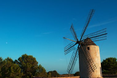 Formentera, Balear Adaları, İspanya: Moli Vell de La Mola batımında, 1778 yılında, en iyi inşa edilmiş eski bir yel değirmeni Adası korunmuş.