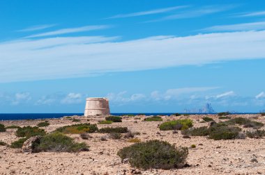 Formentera, Balear Adaları, İspanya: Akdeniz, Akdeniz maki Gavina Kulesi, adanın batı kıyısında denetlemek için 1763 yılında inşa edilmiş bir Gözetleme Kulesi Manzaralı