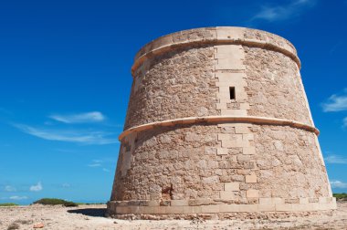 Formentera, Balear Adaları, İspanya: görünüm Gavina Kulesi'ne, adanın batı kıyısında denetlemek için 1763 yılında inşa edilmiş bir gözetleme kulesi