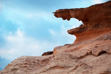 Formentera, Balear Adaları, İspanya: çarpıcı beach Calo des Mort, Platja (ya da Playa) de doğu kesiminde gizli bir koyda, kırmızı ayrıntılarını kayalar