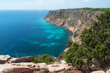 Formentera, Balear Adaları, İspanya: Akdeniz ve La Mola cliff adanın uzak doğu ucundaki Marnixkade maquis ile nefes kesici manzara havadan görünümü 