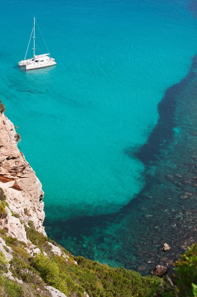 西班牙巴利阿里群岛福门特拉: 地中海双体船地中海的景色 — 图库照片